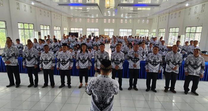 Lantik Pengurus PGRI Nias Utara, Ilyas Sitorus Minta Jaga Kekompakan dan Kebersamaan dan Terusla jadi Pembelajar