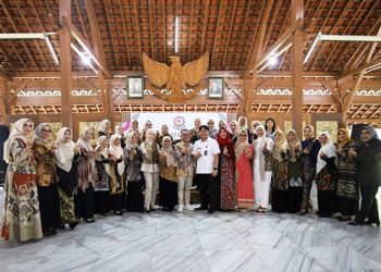 Kang Asmul Lantik dan Kukuhkan Pengurus IKIAD Kota Bandung Masa Bakti 2024-2029