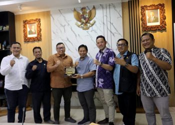 Komisi D Undang Pakar Kebijakan Publik Unpad Yogi Suprayogi Bahas Perbaikan Layanan Dasar