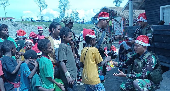 Prajurit Buaya Putih Rayakan Natal Bersama Saling Berbagi