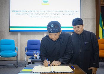 Serah Terima Jabatan Penjabat Sekda Kota Bandung, Dharmawan Serahkan Tugas kepada Iskandar Zulkarnain