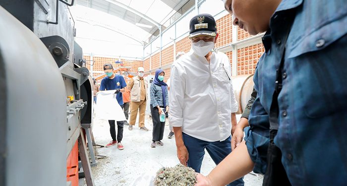 TPST Tegalega Olah 25 Ton Sampah Jadi Bahan Bakar Industri Semen