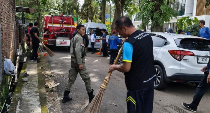 ASN DPRD Kota Bandung Ikut Partisipasi Program Jumat Bersih, Wujudkan Lingkungan Sehat