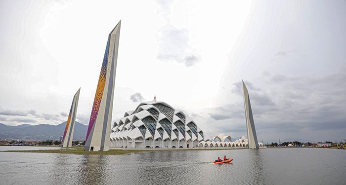 Bagi yang Ingin Berlibur, Kamu Dapat Kunjungi 3 Masjid Unik di Kota Bandung