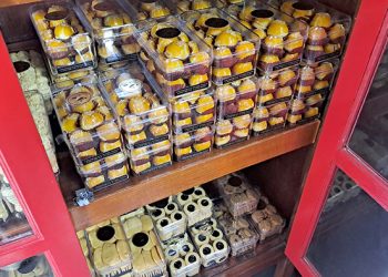 Toko Kue Yahya: Legenda Kue Bandung yang Tetap Eksis dan Laris Manis