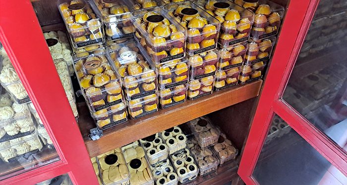 Toko Kue Yahya: Legenda Kue Bandung yang Tetap Eksis dan Laris Manis
