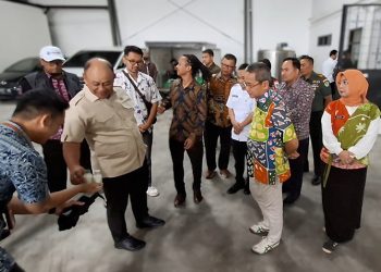 Benny Bachtiar Dampingi Kepala Badan Gizi Nasional Pantau Produksi Makanan Bergizi Gratis