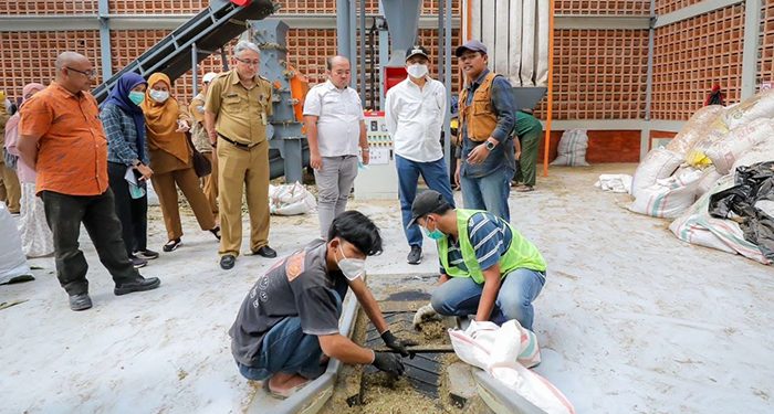 TPST Tegallega Ubah Sampah Jadi Bahan Bakar Industri Semen