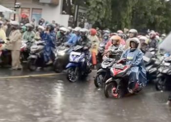 Curah Hujan Tinggi Disertai Angin Kencang di Kota Cimahi