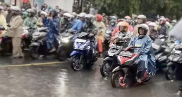 Curah Hujan Tinggi Disertai Angin Kencang di Kota Cimahi