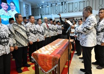 Lantik Pengurus Perangkat Kelengkapan Organisasi PGRI Sumut, Ilyas Sitorus Berharap Dapat Melakukan Penguatan Organisasi