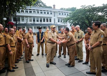 Ajak Semua Wujudkan Visi Bandung Utama, Farhan Pimpin Apel Perdana