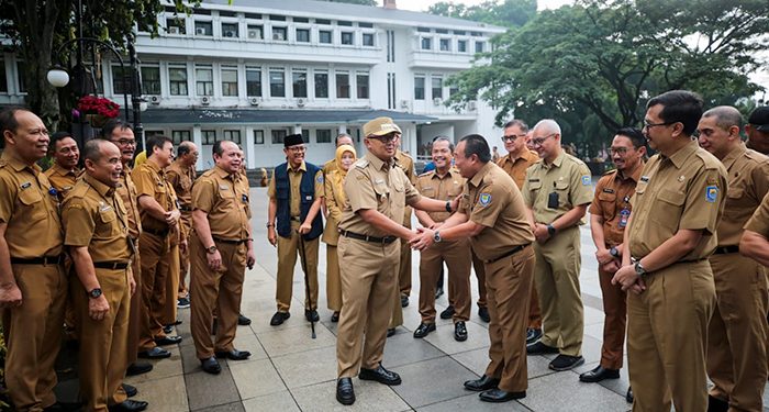 Ajak Semua Wujudkan Visi Bandung Utama, Farhan Pimpin Apel Perdana
