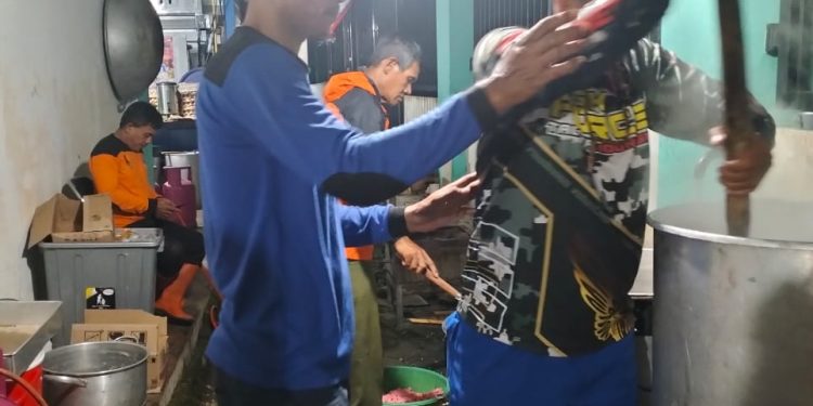 Terhitung dari 10 Maret 2025 – 23 Maret 2025, Setiap Hari Tagana Membantu Dinsos Kab. Bandung Layani 2000 orang Korban Bencana Banjir