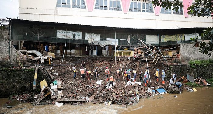 Kang Erwin Pastikan Pemkot Segera Perbaiki Kirmir Pasar Ancol yang Ambruk
