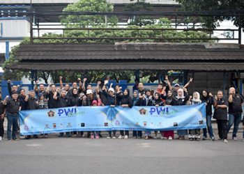 DI Bulan Ramadhan 1446 H/ 2025 Masehi, Pokja PWI Kota Bandung dan IKWI Berbagi Kebahagiaan, Bagikan Takjil