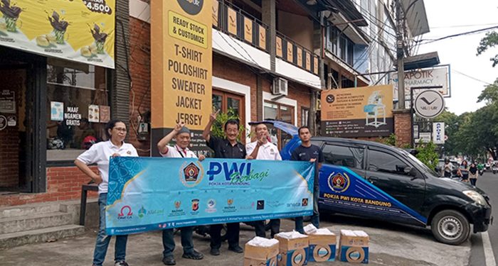 Pokja PWI Kota Bandung Bersama MS Glow dan Vilour Berbagi Tajil Gratis