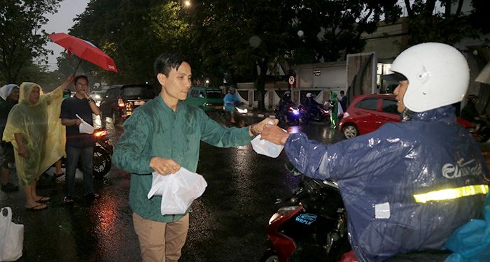 Tak Terasa Pokja PWI Kota Bandung Laksanakan 7 kali Pembagian Tajil, Selama Ramadhan 1446 H