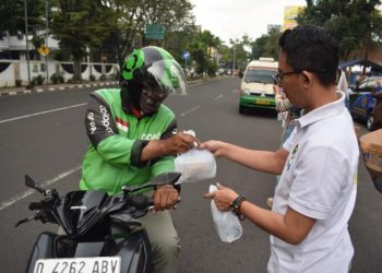 Masuk Sepuluh Hari ke Dua Ramadhan, Pokja PWI Kota Bandung Gandeng LAZ Persis Berbagi Takjil