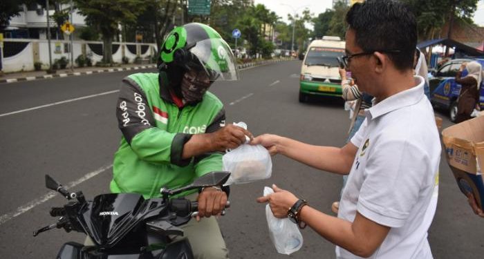 Masuk Sepuluh Hari ke Dua Ramadhan, Pokja PWI Kota Bandung Gandeng LAZ Persis Berbagi Takjil