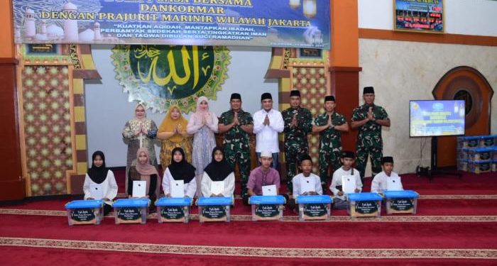 Prajurit Pasmar 1 Buka Puasa Bersama Komandan Korps Marinir