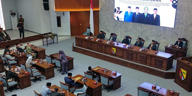 Ketua DPRD Kab. Bandung Hj. Renie Rahayu Hari ini Buka Rapat Paripurna LKPJ Bupati
