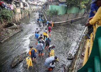 Kecamatan Astana Anyar Giat Bebersih, Wali Kota Bandung, Tegaskan Paradigma Baru: Sampah Hari Ini, Habis Hari Ini!