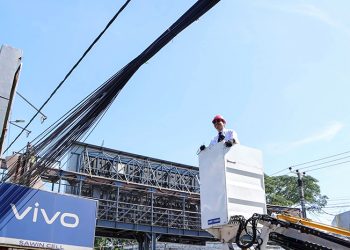 Pemkot Cimahi Rapihkan Kabel Fiber Optik di Mulai Jalan Jendral H. Amir Machmud