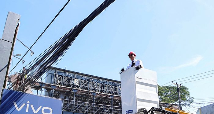 Pemkot Cimahi Rapihkan Kabel Fiber Optik di Mulai Jalan Jendral H. Amir Machmud