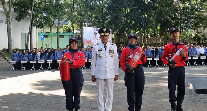 Peringati Hari Otonomi Daerah ke-29, Pemkot Cimahi Gelar Pengukuhan Tim Relawan Pemadam Kebakaran Angkatan II