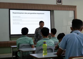 DPRD Kota Bandung, Yoel Yosaphat Presentasikan Tugas Anggota Dewan pada Siswa SMA Santa Angela Bandung