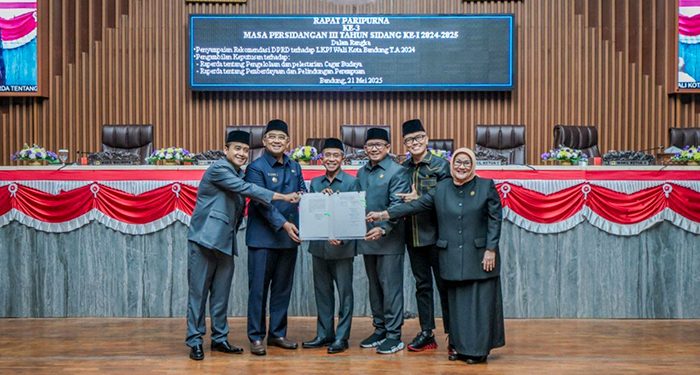 DPRD Kota Bandung Sampaikan Rekomendasi LKPJ 2024 serta Sahkan Raperda Perlindungan Perempuan dan Cagar Budaya
