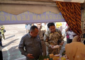 Anggota Komisi 1 Radea Respati dan Ulan Surlan Ikut Berbelanja di Gebyar UMKM Coblong