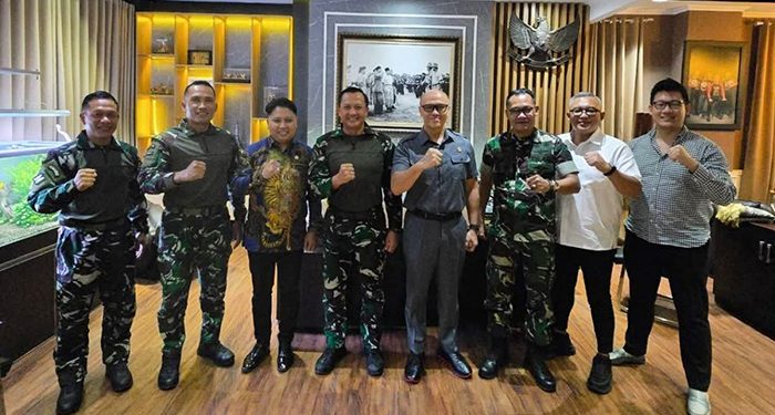 Edwin Senjaya Sambut Kunjungan Danjen Kopassus Mayjen TNI Djon Afriandi ke DPRD Kota Bandung