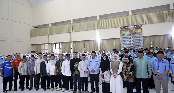 Pimpinan dan Anggota DPRD Melepas Keberangkatan Jemaah Haji Kota Bandung