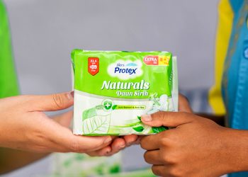 Peringati Hari Kebersihan Menstruasi, Hers Protex Donasikan 2.003 Pack Pembalut dan Edukasi Kesehatan Menstruasi di NTT