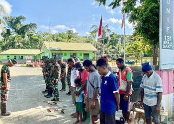 Sinergi Satgas Yonif 131/Brajasakti dengan Warga Perbatasan Papua melalui Budaya Gotong Royong