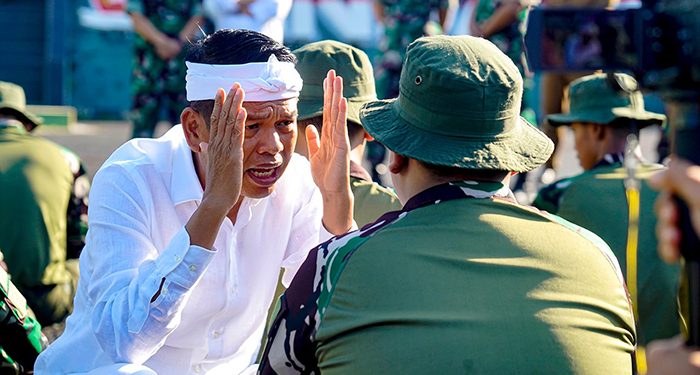 Gubernur Jabar Kunjungi Para Siswa yang Ikuti Pendidikan Karakter Gapura Panca Waluya di Dodik Bela Negara Rindam III Siliwangi Lembang