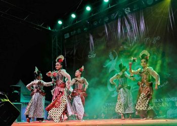 Perpaduan Seni Tari dan Budaya Nusantara yang Menginspirasi, Pagelaran Gayatri