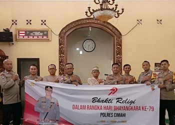 Sambut Hari Bhayangkara ke 79, Polsek Cimahi Bersih-bersih Masjid Gelar “Bakti Religi”