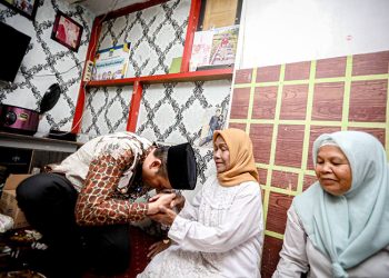 Wakil Wali Kota Bandung berikan Bantuan Bandung Nyaah ka Indung