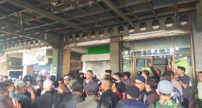 Pedagang Pasar Tradisional Geruduk PD. Pasar Bermartabat, di Jalan Sederhana