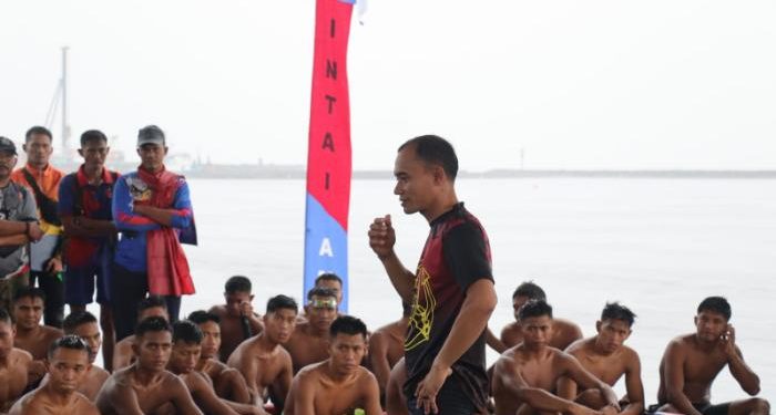 Danpasmar 1 Terjun Langsung Ikuti Renang Laut Bersama Prajuritnya