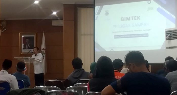 DLH Kota Cimahi Gelar Bimtek untuk Para Petugas Sampah