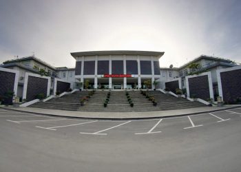 Wali Kota Bandung, Farhan Sampaikan Penjelasan Raperda Tentang Perubahan APBD 2025 di Rapat Paripurna