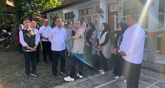Ketua DPRD, Kang Asmul Tinjau Sejumlah Sekolah untuk Pastikan Persiapan Tahun Ajaran Baru Berjalan Lancar