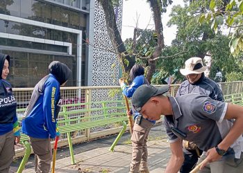 Hadirkan Ruang Publik Nyaman, Kolaborasi dan Gotong Royong Bersihkan Teras Cihampelas