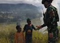 Wujud Kepedulian TNI Lewat Anjangsana Humanis di Kampung Wako