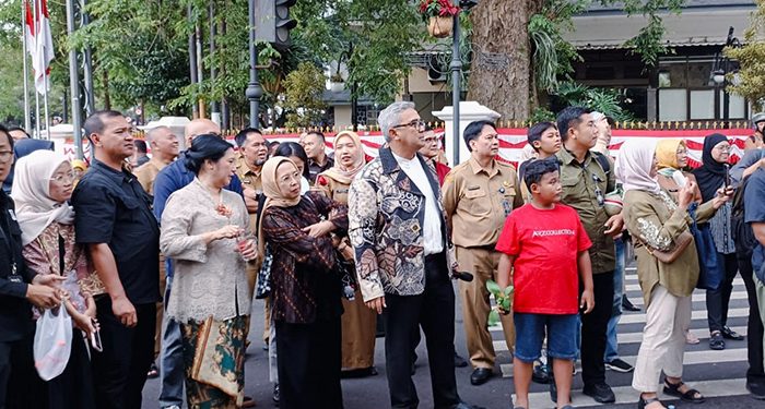 Kota Bandung Jadi Tuan Rumah, Kirab Budaya HUT ke-80 Jabar Meriah