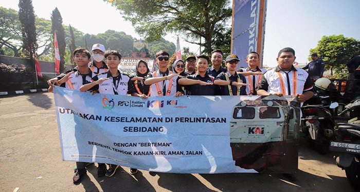 Peringati HUT ke-80, Komunitas Edan Sepur Kampanyekan Tertib dan Selamat di Perlintasan